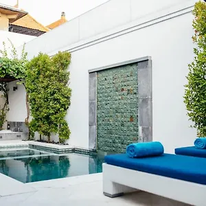 https://kamil-villas.hotelsseminyak.net